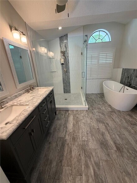 Building Photo - 3221 Oakwood Pl