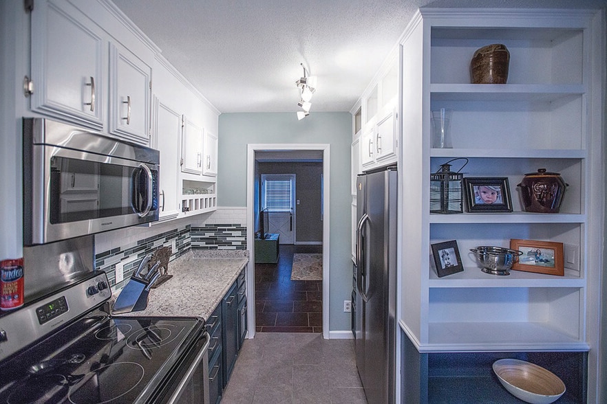 Kitchen - 3000 Golden Rd
