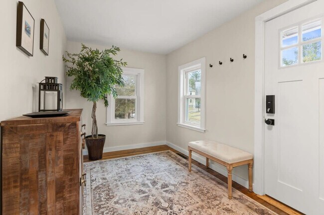 Building Photo - 29 Versailles Ave