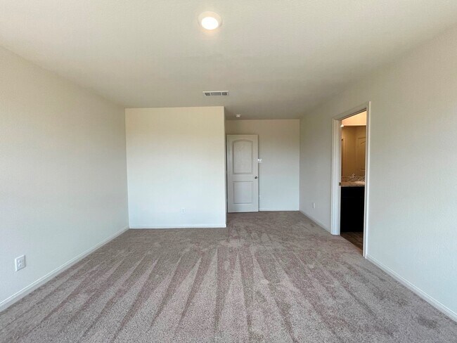 Building Photo - 313 Cres Park Dr