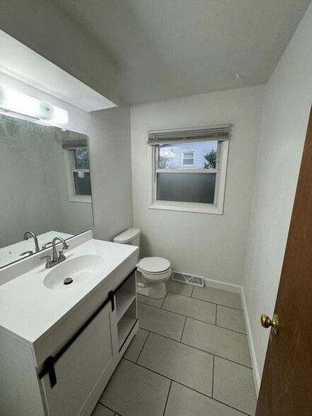 Building Photo - 1428 Josephine St