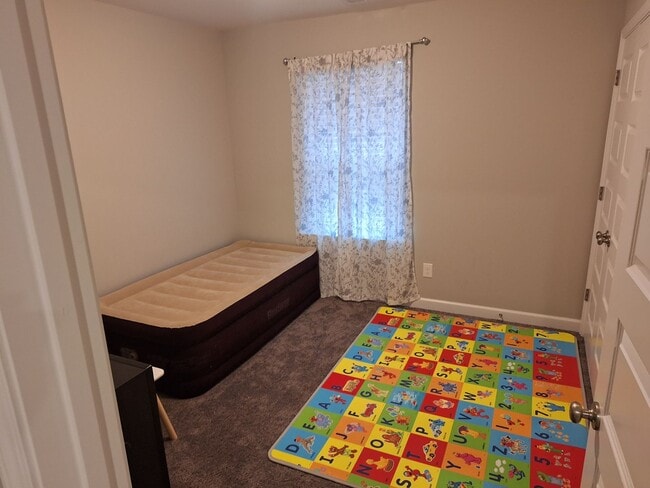 Building Photo - Beautiful Five Bedroom Home Located in Northeast Columbia!