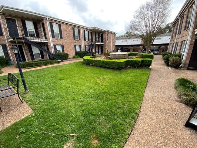 Building Photo - 6402 Del Monte Dr
