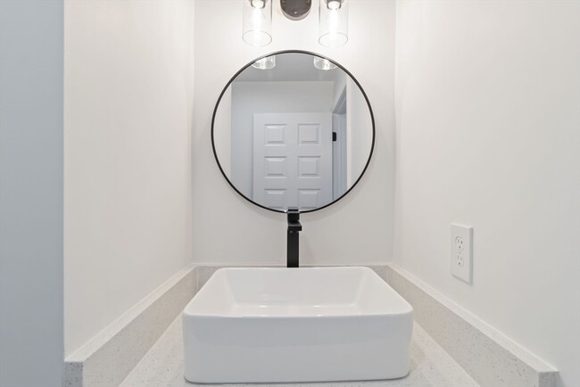 Building Photo - 2 Elmwood St