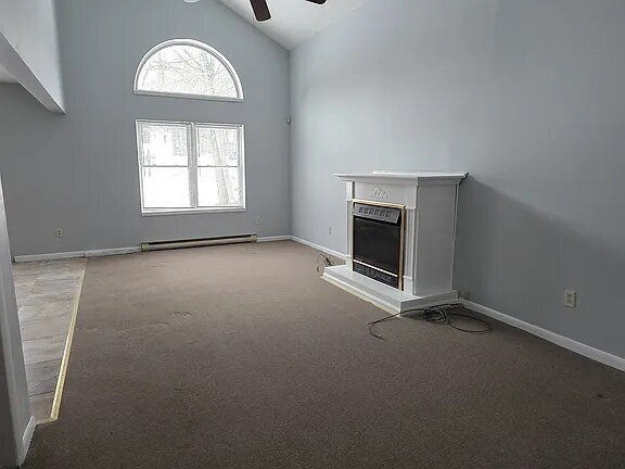 Building Photo - Spacious 4-bedroom, 2-bathroom contemporary home is available for rent