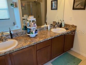 Building Photo - 610 Silverthorn Pl