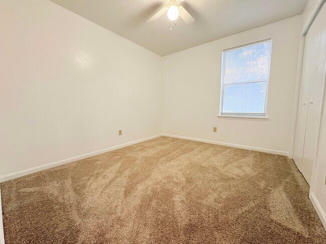 Building Photo - 1810 Sylvan Ct