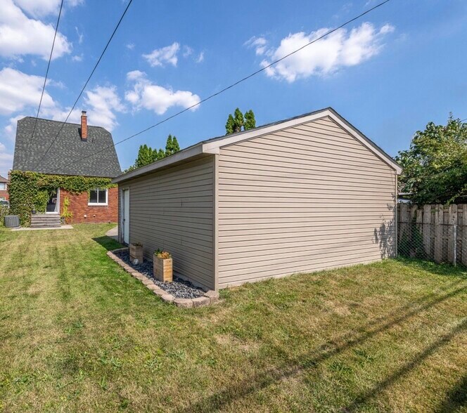 Building Photo - 15777 McLain Ave