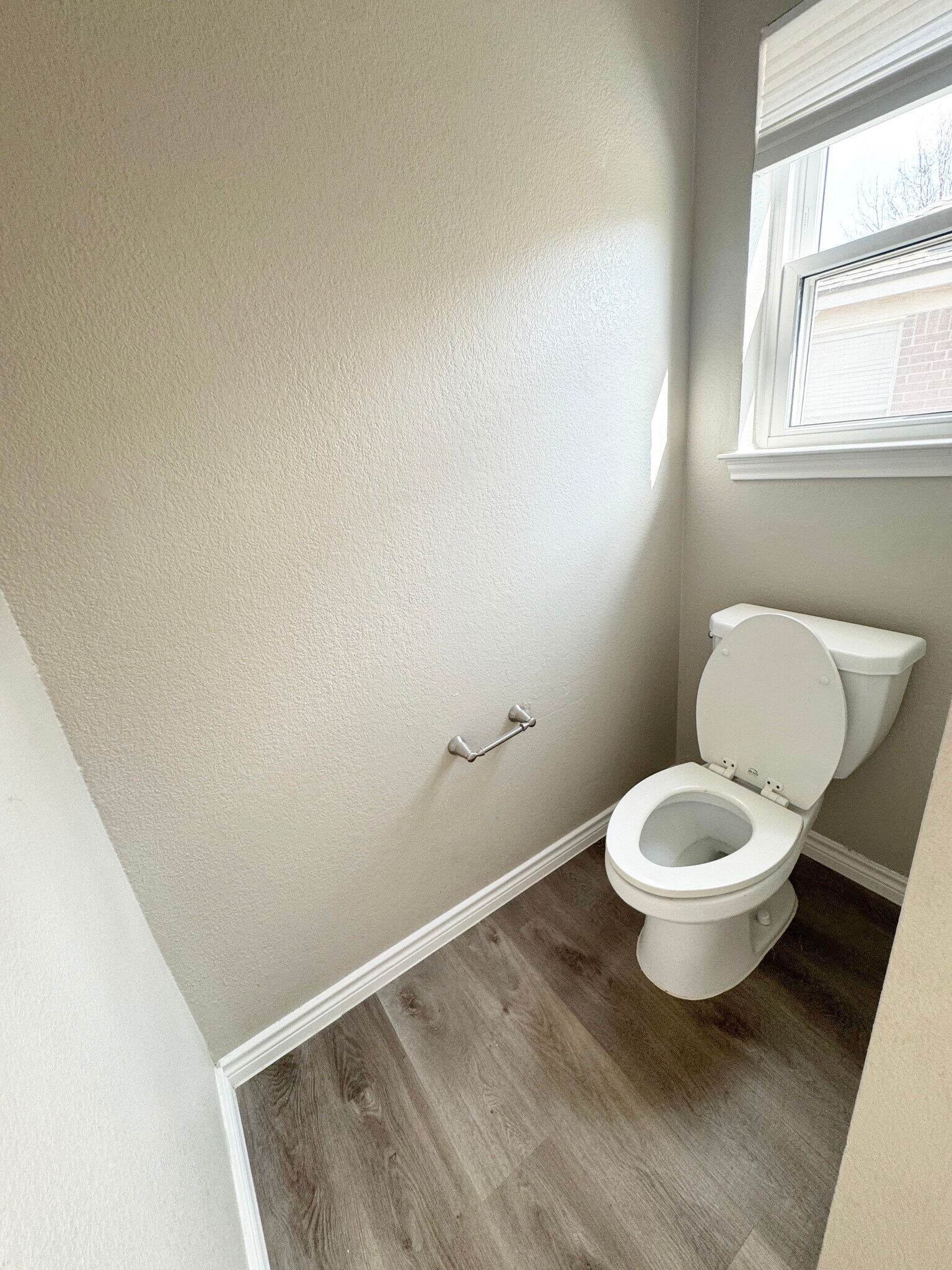 Building Photo - 5042 Cleves St