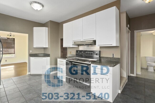Building Photo - Spacious 3 Bedroom, 2 Bath Craftsman - Creston Park Neighborhood - A Must See!