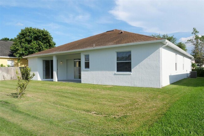 Building Photo - Waterford Lakes Reserve 4/3