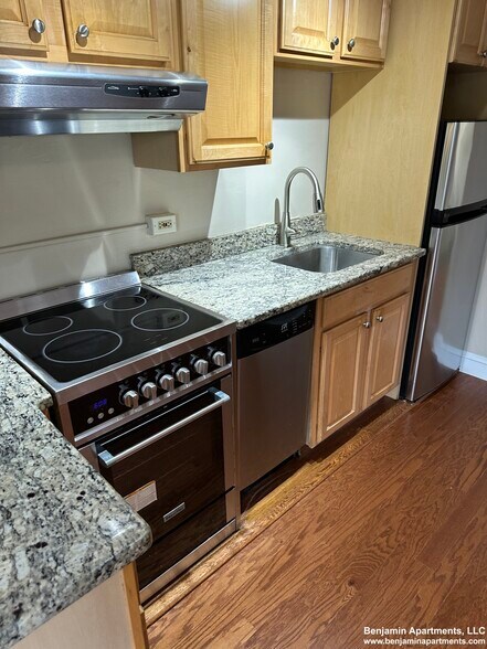 Primary Photo - 1450 Beacon St