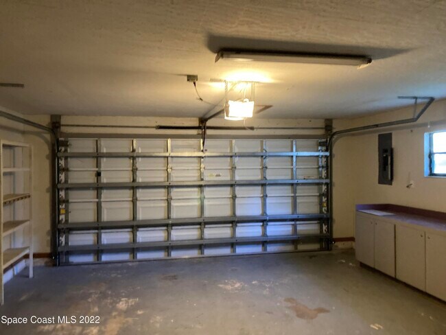 Building Photo - 166 Inez St SE