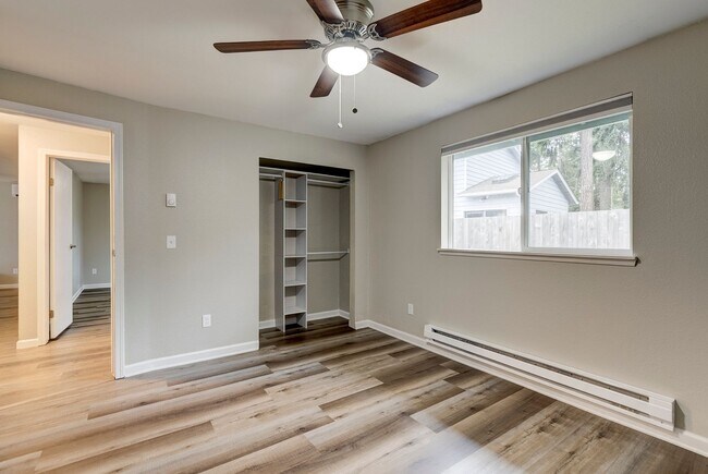 Building Photo - Updated 3 Bedroom, 2 Bath Home with Spacio...