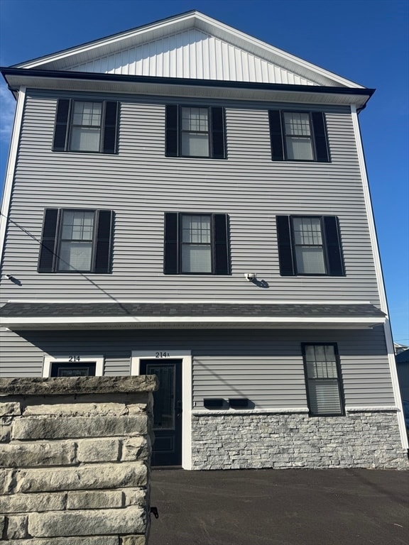 Primary Photo - 214 Horton St