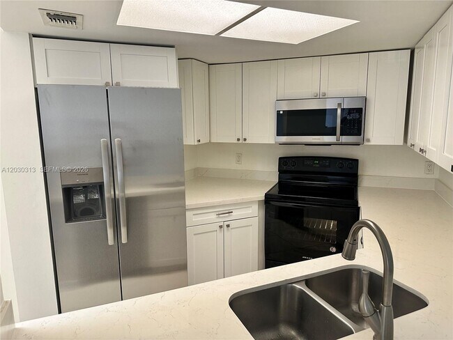 Building Photo - 9607 SW 138th Ave