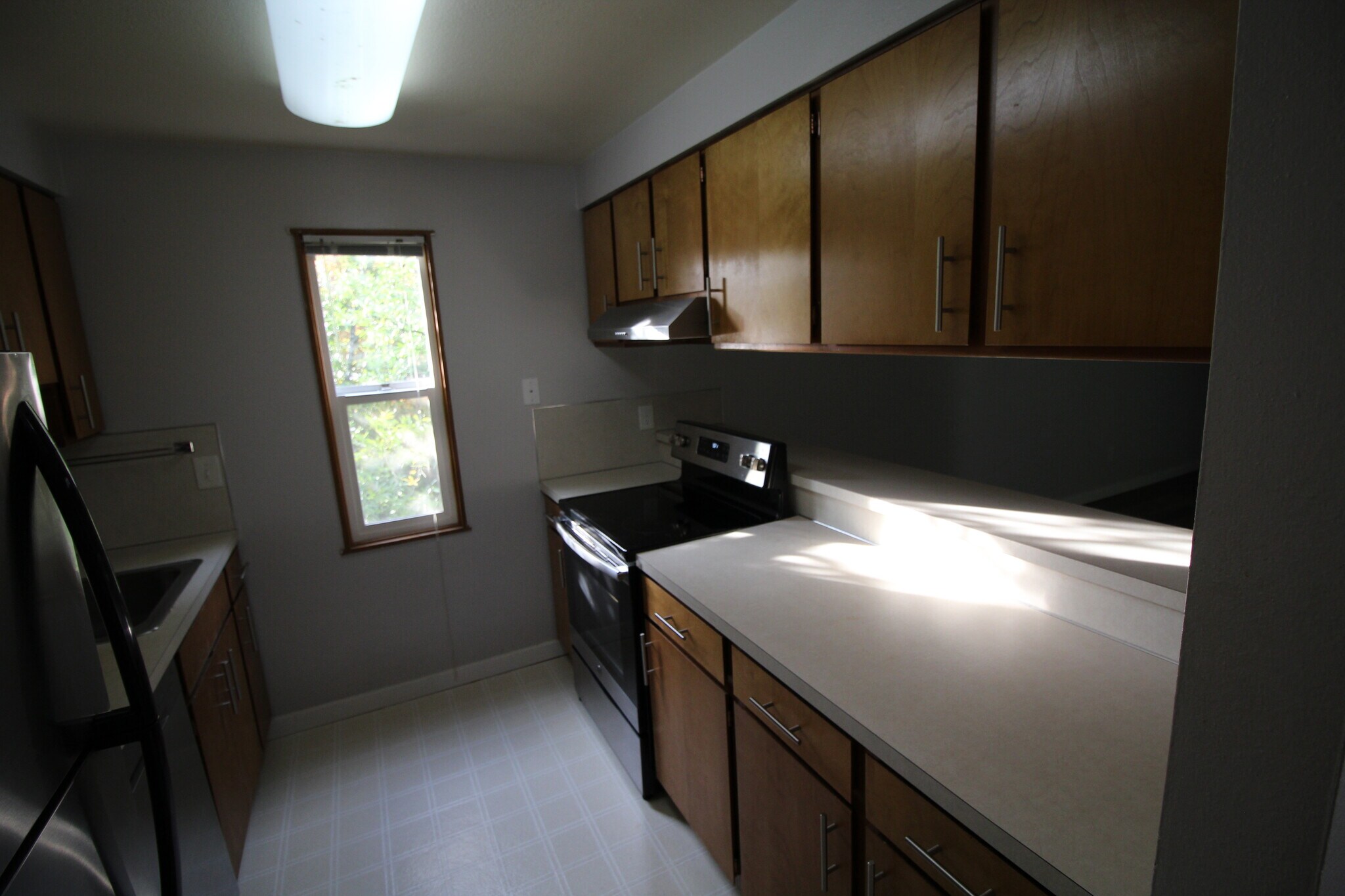 Kitchen Peninsula - 4614 Lower Dr