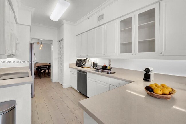 Building Photo - 735 Crandon Blvd