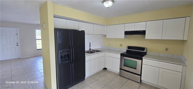 Building Photo - 1302 NE 9th St