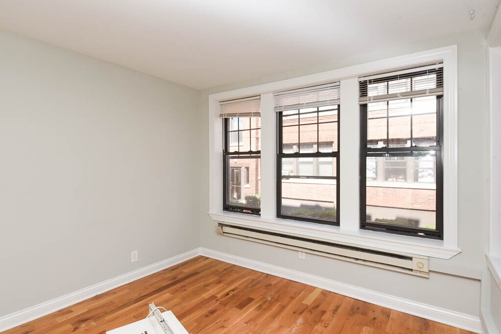 Building Photo - 4409 N Wolcott Ave