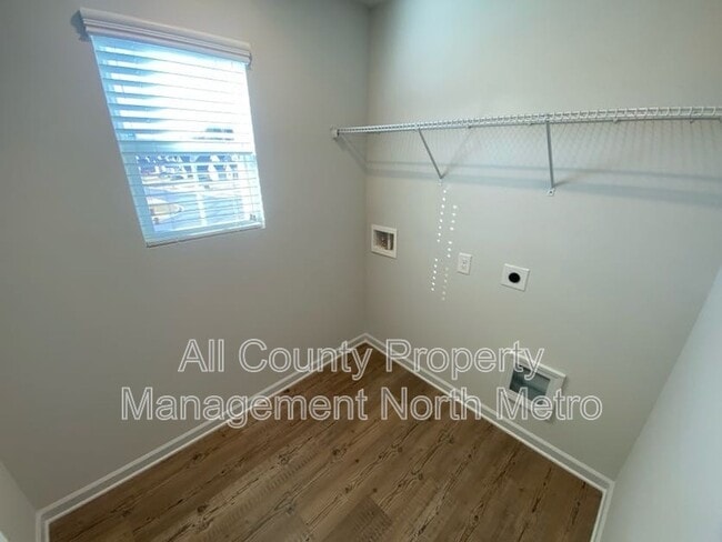 Building Photo - 185 Springwood Ln