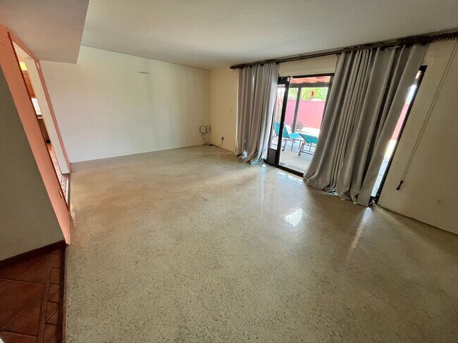 Building Photo - East- 3 bedroom/ 2 bathroom home with sparkling pool!