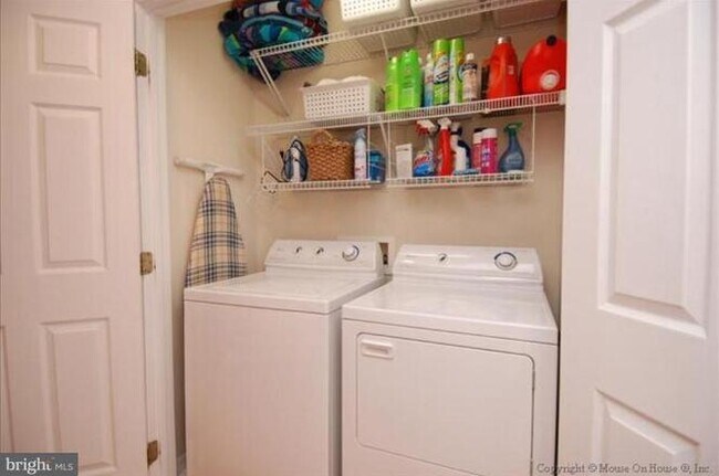 Building Photo - 650 9th St SW