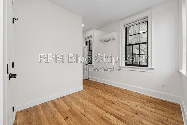 Building Photo - 1121 Dayton St