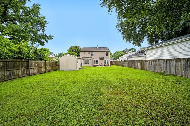 Building Photo - LARGE 4 BEDROOM HOME NEAR MILITARY BASE AND BAY