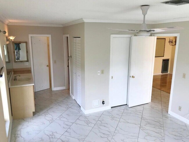 Building Photo - 2480 Juniper Dr