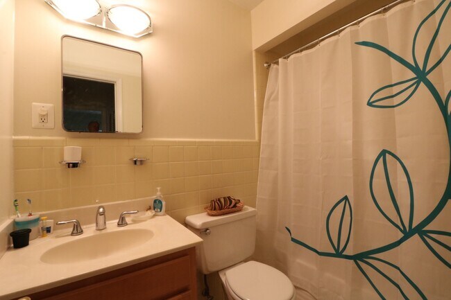 Building Photo - COMING SOON - 4Bed/2.5Bath Raised Rambler in Bannockburn near Glen Echo Park!