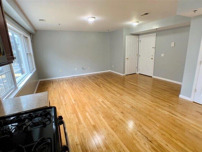 Building Photo - 2700 Summit Ave