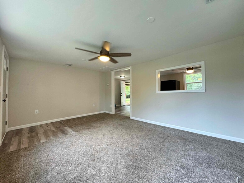 Building Photo - 60 Williams St