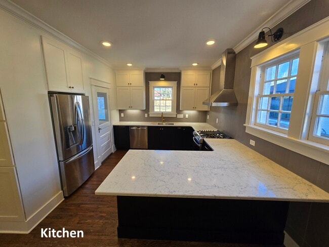 Building Photo - 1514 Sweetbriar Ave