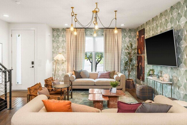 Building Photo - 1712 8th Ave S