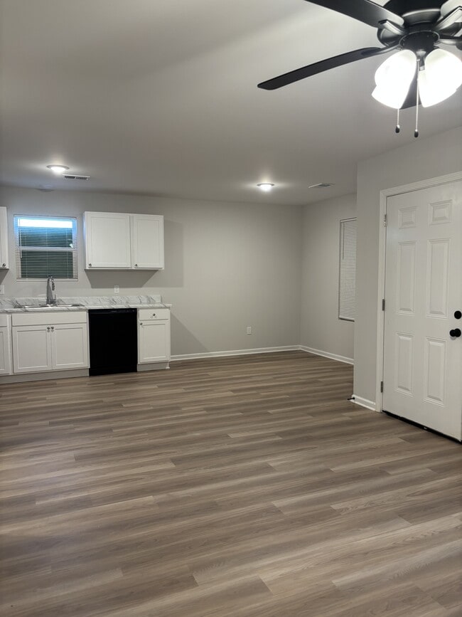 Building Photo - 3281 Madewell St