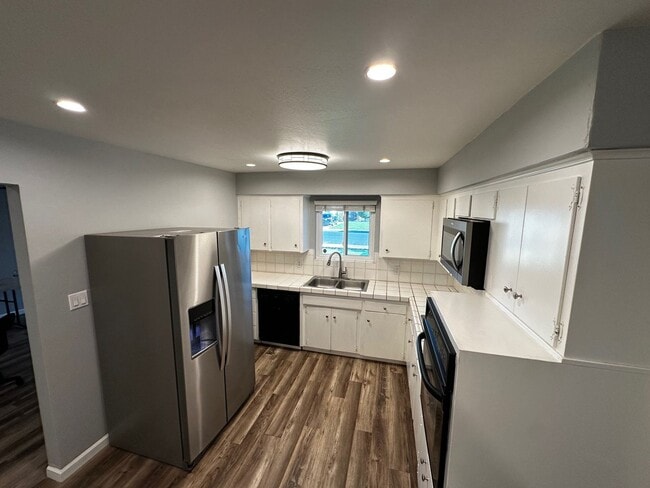 Building Photo - Available! Updated, Air Conditioning, Yard- Pets Okay- Move In Ready!