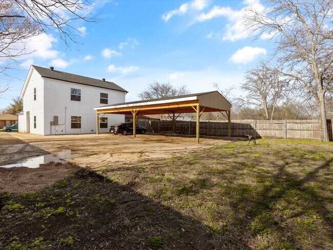 Building Photo - 3517 Mission St