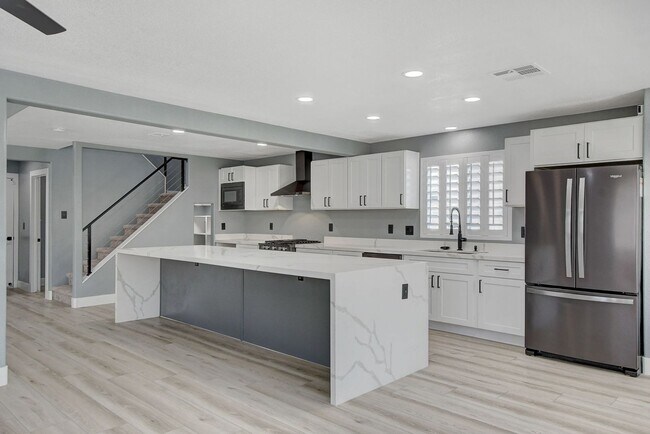 Building Photo - Stunning Silverado Ranch Home with RV parking