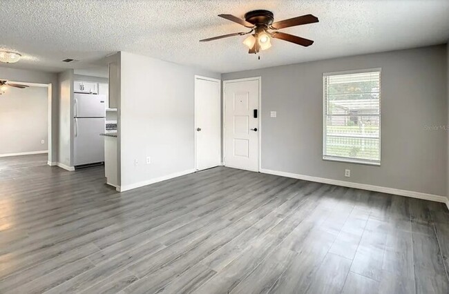 Building Photo - NEWLY RENOVATED Home For Rent in Tampa!