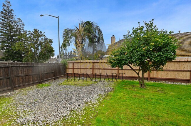 Building Photo - 2233 E Christopher Dr