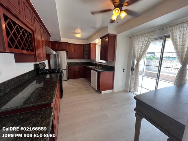 Building Photo - Price Lowered! Arcadia 3 Bedroom Home