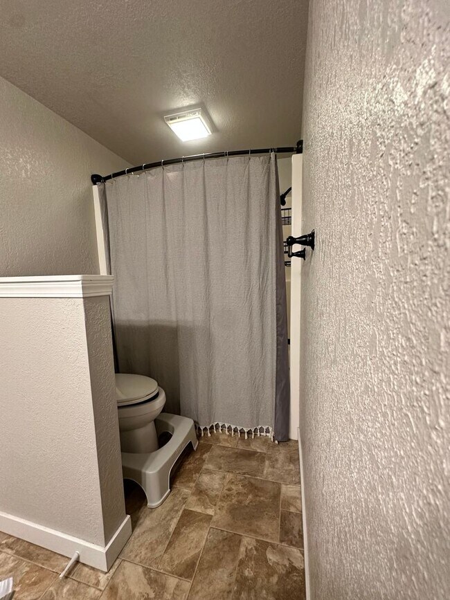 Building Photo - Beautifully Remodeled 3 Bedroom, 2 Bathroom Home – Move-In Ready!