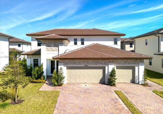 Primary Photo - 12237 Green Oak Dr