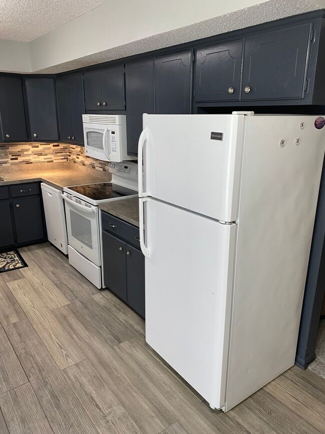 Building Photo - Fully Updated 3 Bedroom 3 Bath Townhouse with 2 Stall Attatched Garage