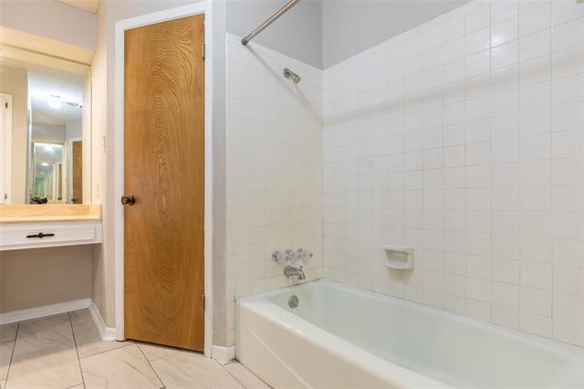 Building Photo - 3826 Crest Way