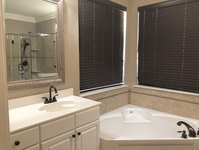 Building Photo - 6817 Hillwood Dr
