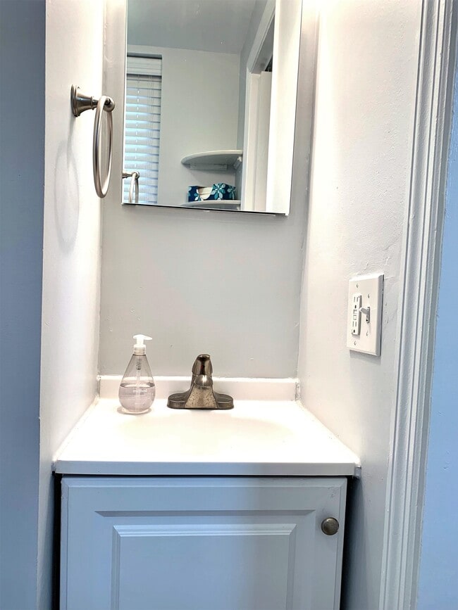 Building Photo - 88 Park Ave