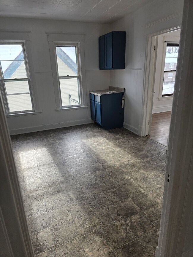 Primary Photo - 402 S Gardiner Ave