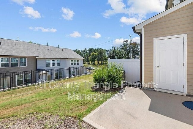 Building Photo - 2105 Nandina Trl